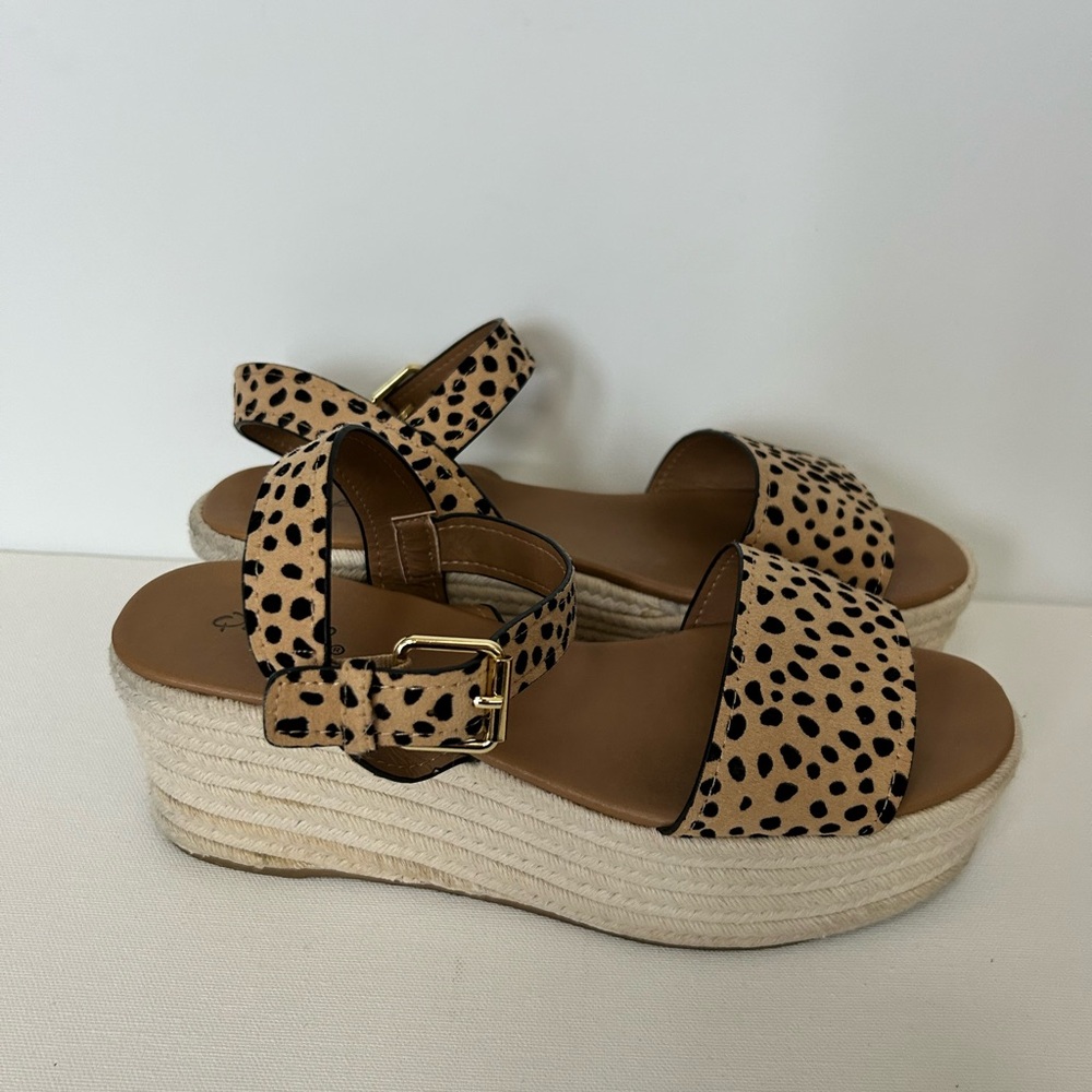 Qupid leopard print wedge. Size 7.